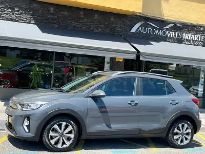 Usado Kia Stonic 120 CV (88 kW) 2022 Verde SUV