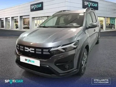 Usado Dacia Jogger Expression 110 CV (80 kW) 2025 Gris Monovolumen
