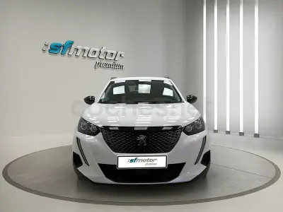Usado Peugeot 2008 Allure 110 CV (80 kW) 2022 Blanco SUV