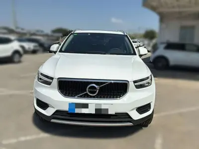 Usado Volvo XC40 Momentum 129 CV (94 kW) 2022 Blanco SUV