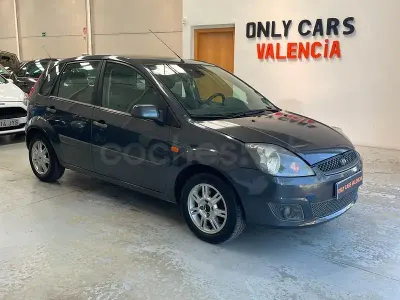 Usado Ford Fiesta 70 CV (51 kW) 2007 Azul Utilitario