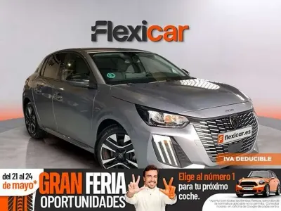 Usado Peugeot 208 Allure 101 CV (74 kW) 2025 Gris Utilitario