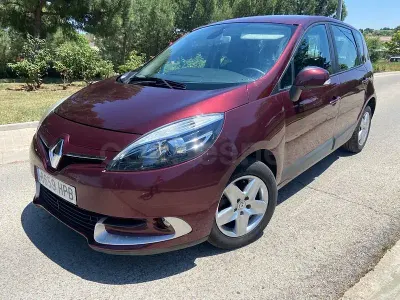 Usado Renault Scénic III Authentique 115 CV (84 kW) 2013 Granate Monovolumen