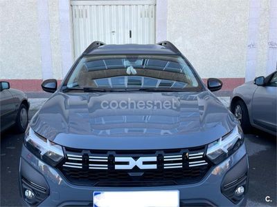 Usado Dacia Jogger Extreme 100 CV (73 kW) 2023 Gris / plata Monovolumen
