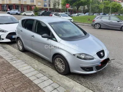Usado Seat Altea Reference 105 CV (77 kW) 2006 Gris / plata Monovolumen