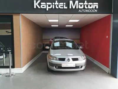 Usado Renault Mégane II Dynamique 100 CV (73 kW) 2005 Gris / plata Berlina
