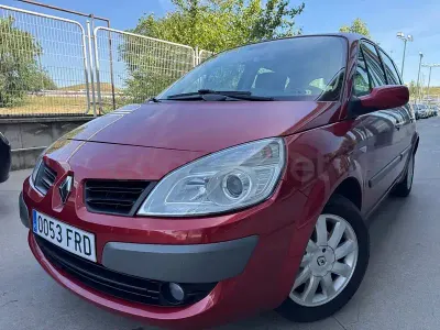 Usado Renault Scénic Dynamique 110 CV (80 kW) 2007 Granate Monovolumen