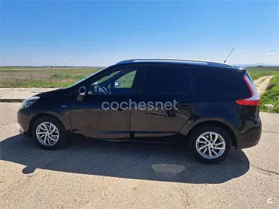 Usado Renault Scénic Bose Edition 130 CV (95 kW) 2015 Negro Monovolumen