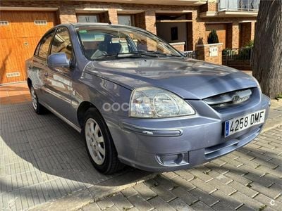 Usado Kia Rio 81 CV (59 kW) 2005 Gris / plata Berlina