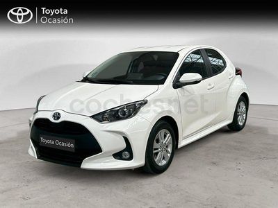 Usado Toyota Yaris Hybrid Active 116 CV (85 kW) 2022 Blanco Berlina