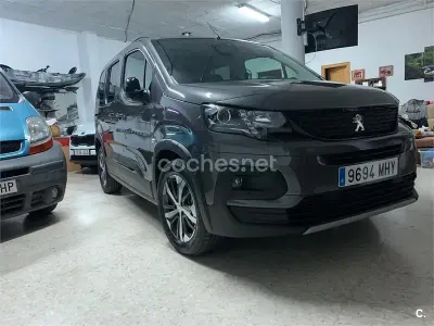 Usado Peugeot Rifter Allure 130 CV (95 kW) 2023 Gris / plata Monovolumen