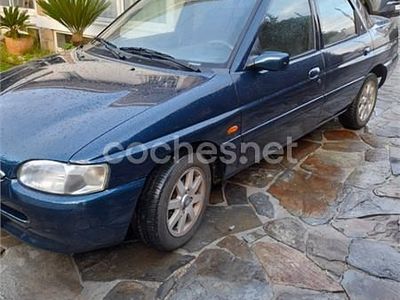 Azul Usado 1995 Ford Escort Ghia Berlina | 1000 €
