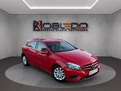 Usado Mercedes A180 Urban 122 CV (89 kW) 2012 Rojo Utilitario