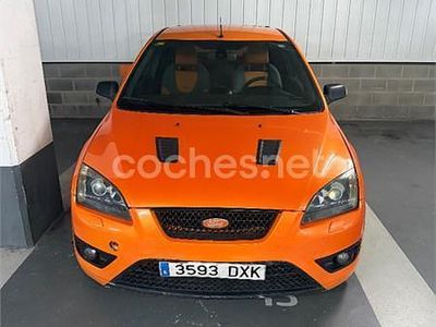 Usado Ford Focus ST 225 CV (165 kW) 2006 Naranja Berlina