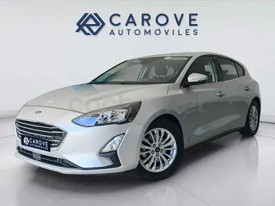 Usado Ford Focus Titanium 120 CV (88 kW) 2020 Gris / plata Berlina