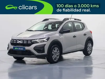 Usado Dacia Sandero Essentiel 101 CV (74 kW) 2023 Gris Utilitario