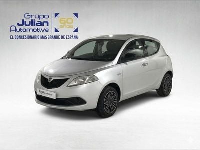 Usado Lancia Ypsilon Gold 69 CV (50 kW) 2020 Gris Utilitario