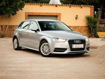 Usado Audi A3 Attraction 110 CV (80 kW) 2016 Gris / plata Berlina