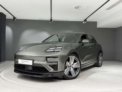 Verde Usado 2025 Porsche Macan Turbo SUV | 117.900 €