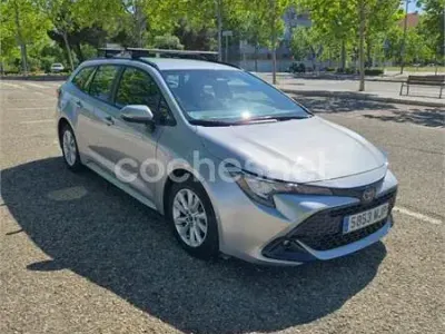 Usado Toyota Corolla Active 140 CV (102 kW) 2023 Gris / plata Familiar
