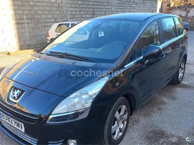 Usado Peugeot 5008 112 CV (82 kW) 2012 Negro Monovolumen