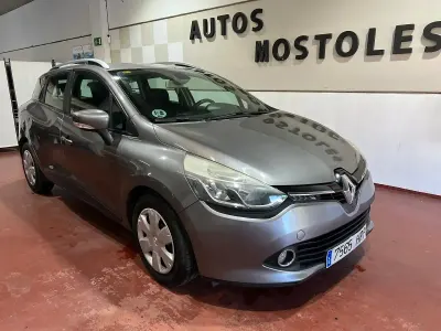 Usado Renault Clio GrandTour Expression 90 CV (66 kW) 2013 Negro Familiar