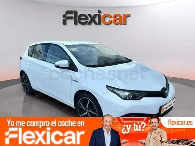 Usado Toyota Auris Hybrid 136 CV (100 kW) 2018 Blanco Berlina