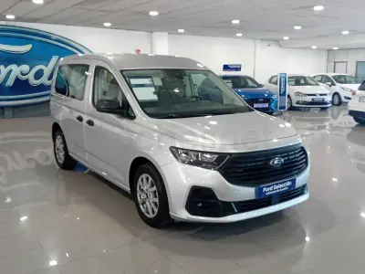 Usado Ford Tourneo Connect Trend 102 CV (75 kW) 2024 Gris / plata Monovolumen