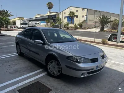 Usado Renault Laguna II Expression 130 CV (95 kW) 2006 Gris / plata Berlina