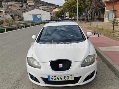 Usado Seat Leon Reference 105 CV (77 kW) 2010 Blanco Berlina