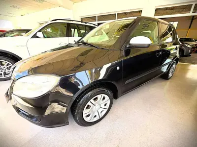 Usado Skoda Fabia Comfort 75 CV (55 kW) 2007 Negro Utilitario