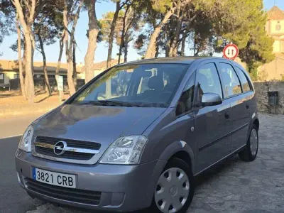 Usado Opel Meriva Essentia 87 CV (63 kW) 2003 Gris / plata Monovolumen