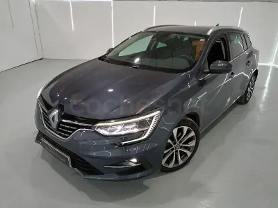 Usado Renault Mégane GrandTour Techno 115 CV (84 kW) 2023 Gris / plata Familiar