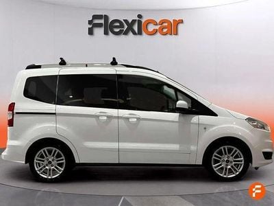 Usado Ford Tourneo Courier Ambiente 100 CV (73 kW) 2015 Blanco Monovolumen