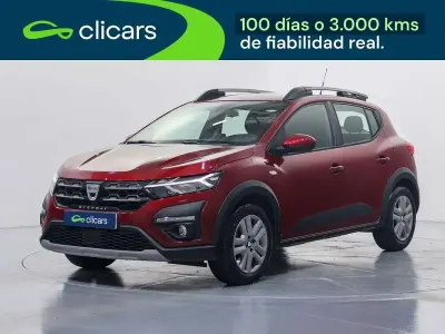 Usado Dacia Sandero Comfort 101 CV (74 kW) 2021 Rojo Utilitario