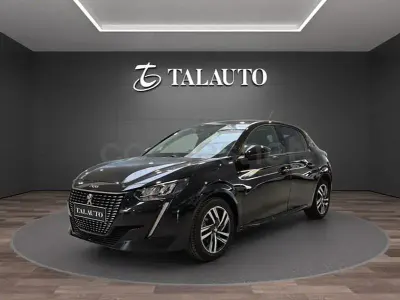 Usado Peugeot 208 Allure 100 CV (73 kW) 2022 Negro Utilitario