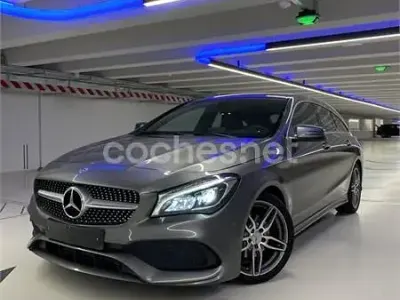 Usado Mercedes CLA200 Shooting Brake 136 CV (100 kW) 2018 Gris / plata Familiar