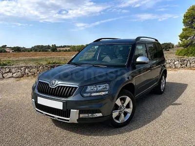 Usado Skoda Yeti Ambition 110 CV (80 kW) 2015 Gris / plata SUV
