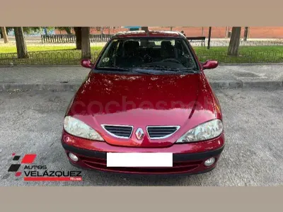 Usado Renault Mégane II Privilege 115 CV (84 kW) 2002 Granate Berlina
