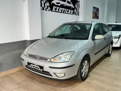Usado Ford Focus Sport 115 CV (84 kW) 2005 Gris / plata Berlina