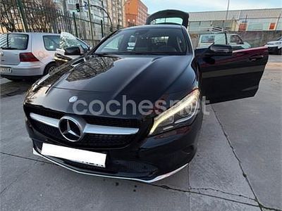 Usado Mercedes CLA180 Shooting Brake 122 CV (89 kW) 2017 Negro Familiar