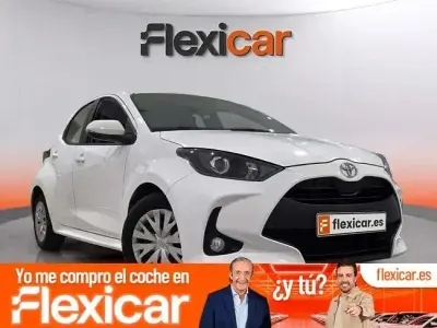 Usado Toyota Yaris Comfort 72 CV (52 kW) 2023 Blanco Utilitario