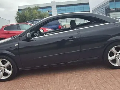 Używany Opel Astra Cabriolet 105 KM (77 kW) 2007 Czarny Kabriolet