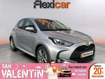 Gris Usado 2024 Toyota Yaris Hybrid Active Berlina | 20.490 € (Precio justo)