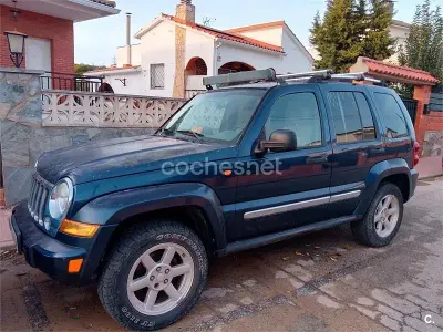 Usado Jeep Cherokee Sport 163 CV (119 kW) 2005 Azul SUV