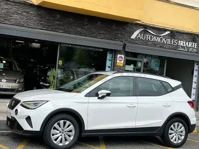 Usado Seat Arona Style 110 CV (80 kW) 2022 Blanco SUV