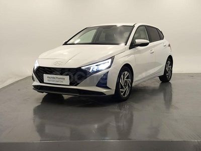 Usado Hyundai i20 100 CV (73 kW) 2025 Blanco Utilitario
