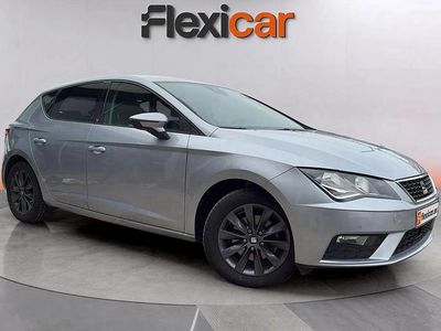 Usado Seat Leon Style 130 CV (95 kW) 2020 Gris Berlina