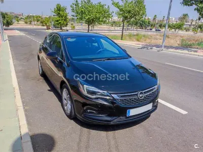 Usado Opel Astra Dynamic 136 CV (100 kW) 2018 Negro Berlina