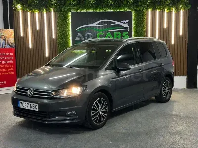 Usado VW Touran Advance 150 CV (110 kW) 2018 Gris / plata Monovolumen